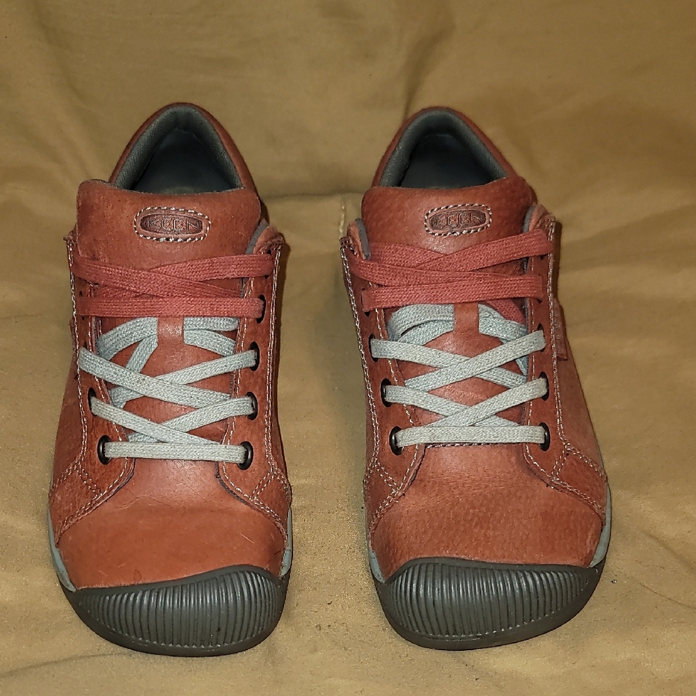 Keens Womens Size 7 Leather Casual Shoes